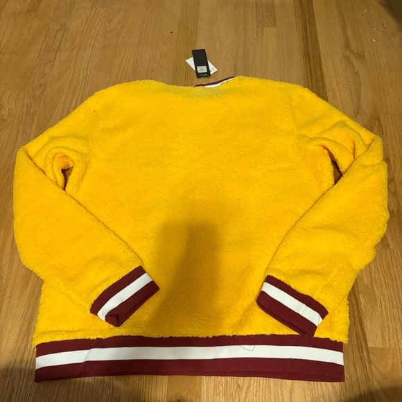 Washington Commanders Fuzzy Fleece Sweatshirt NEW Large Gold Yellow Red NFL - Picture 5 of 6